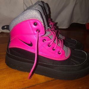 Nike girls duck boots